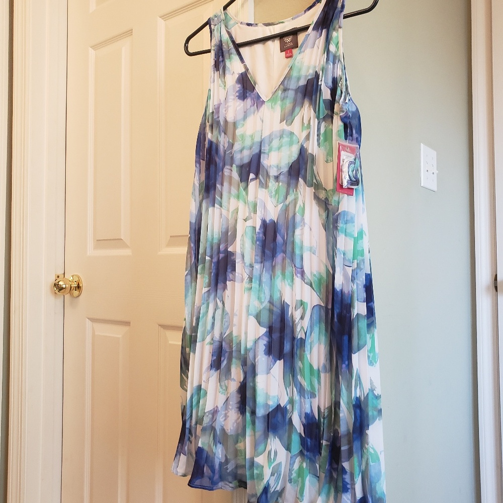 Vince Camuto NWT pleated spring floral swing dress